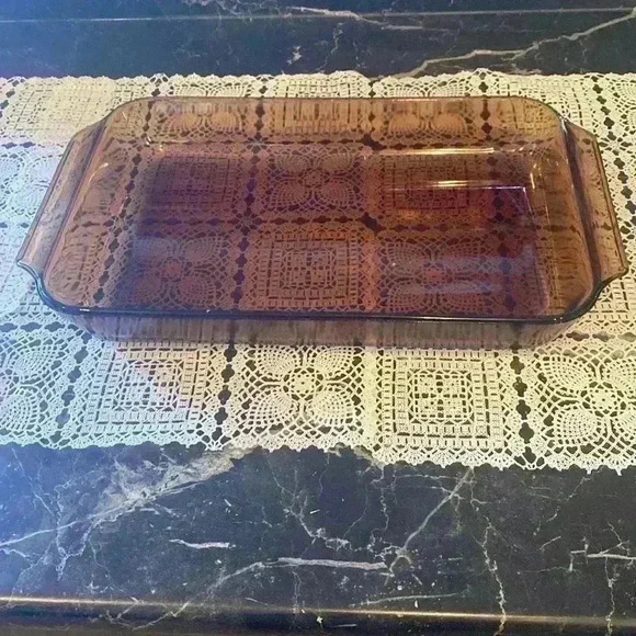 1980s Vintage Set of 2 Anchor
Hocking Amber Casserole Dishes in Baskets - Picture 8 of 16